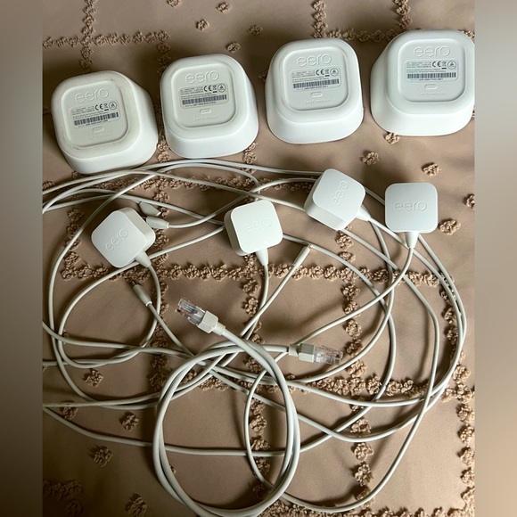 BUNDLE‼️ Amazon eero Mesh WiFi Router/Extender 4-Pack - Picture 7 of 9